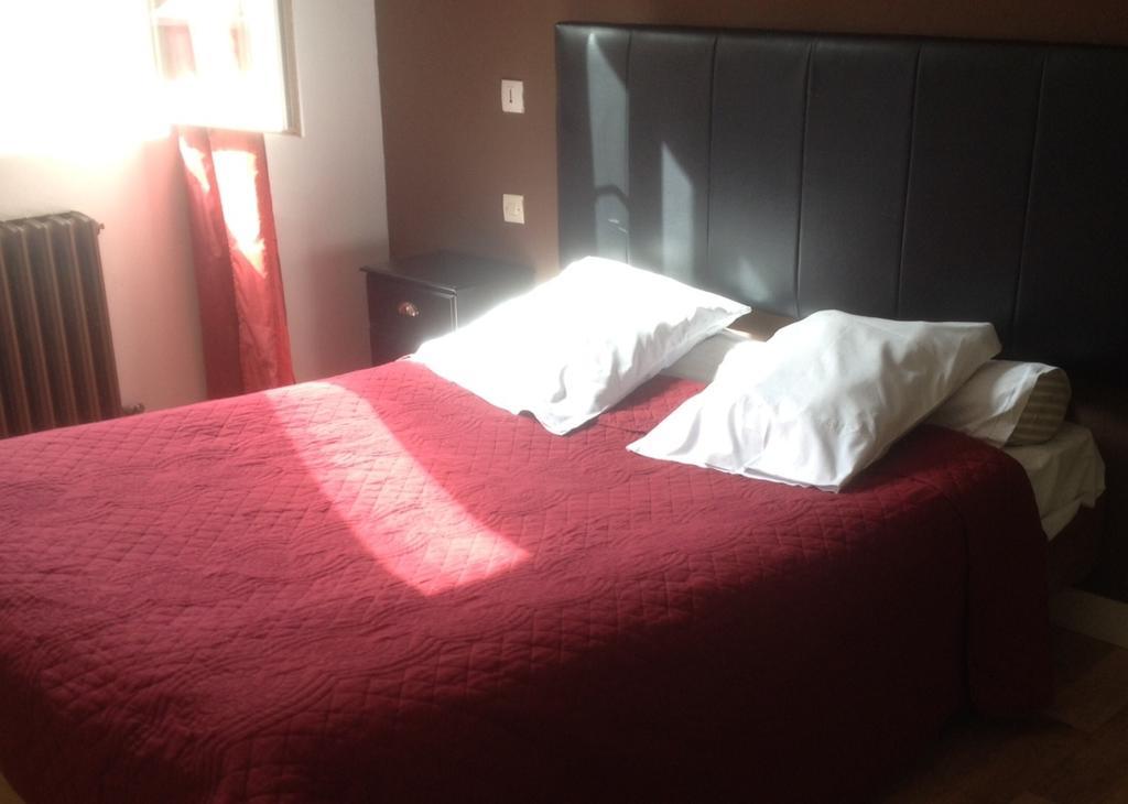 Hotel Moderne Viré Kültér fotó